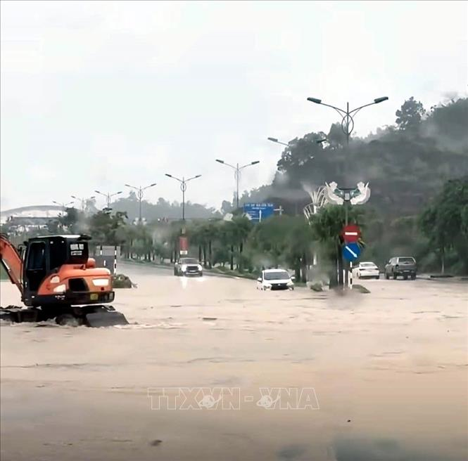Ảnh hưởng bão số 4: Mưa lớn diện rộng ở Quảng Ninh gây thiệt hại nặng nề; Bắc Ninh họp trực tuyến ứng phó với bão